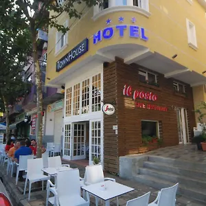 https://hotel-town-house.hotels-in-tirana.com
